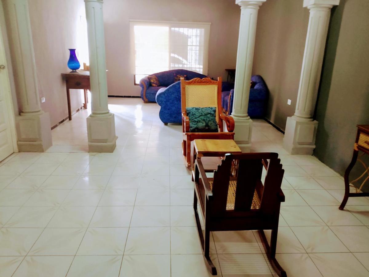 Casa Ixchel - 450M To Downtown, Wifi, Hot Water, Ac Hotel Валядолид Екстериор снимка